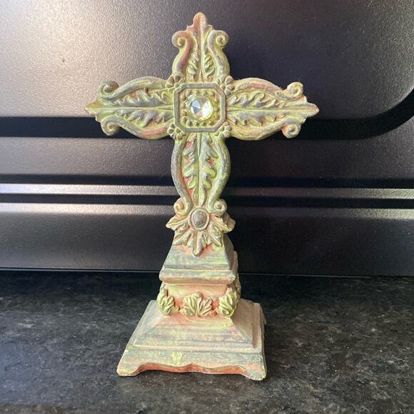 Greenbrier green washed‎ cross statue - Picture 1 of 4